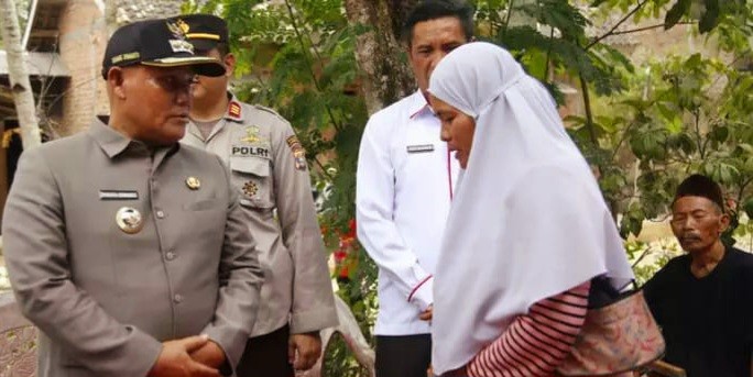 Rumahnya Gubuk Reot Bupati Lampung Selatan Bantu Bedah Rumah Rp Juta