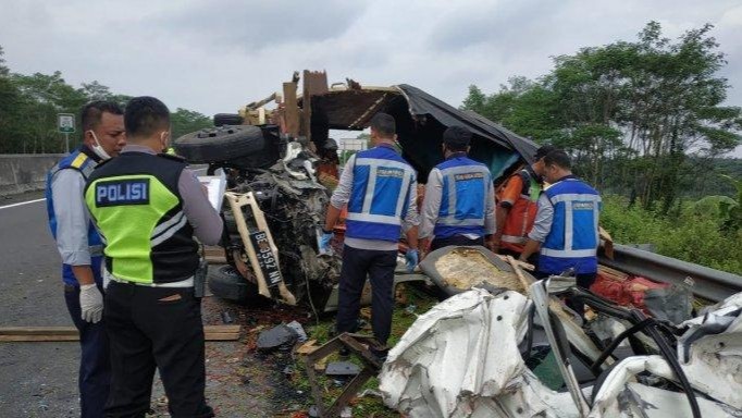 Ngebut Supir Truk Cabai Warga Labuhan Ratu Lampung Timur Tewas Kecelakaan Di Tol Salatiga Jateng